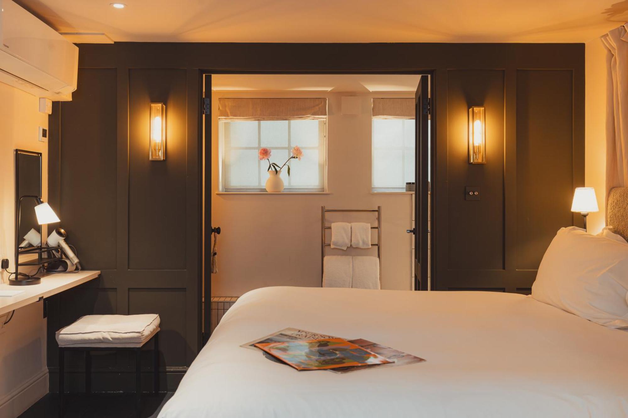 No 15 By Guesthouse, Bath Extérieur photo A room at The Mitre