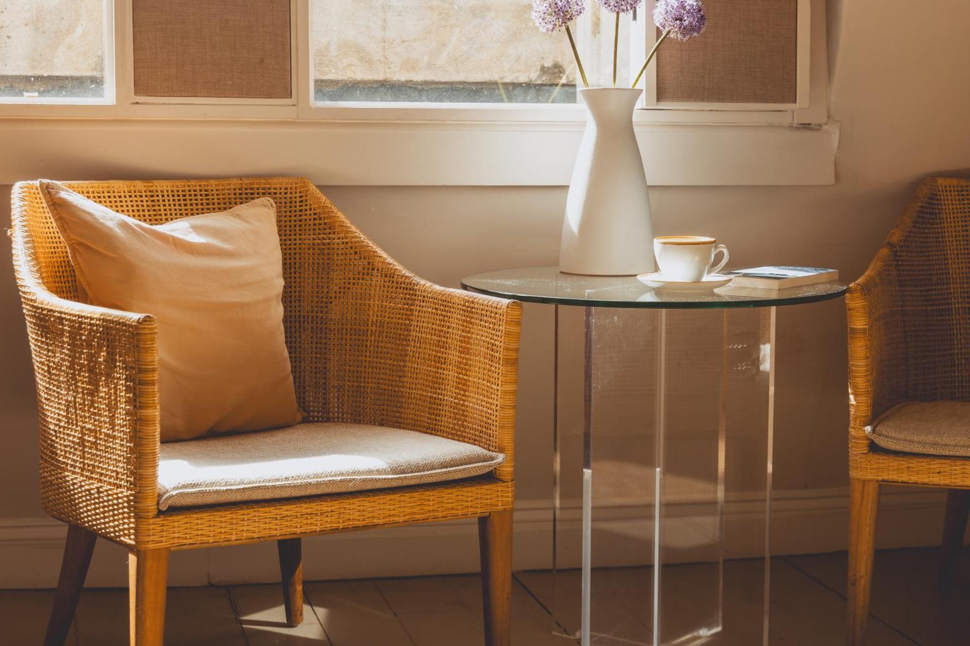 No 15 By Guesthouse, Bath Extérieur photo A table made of acrylic