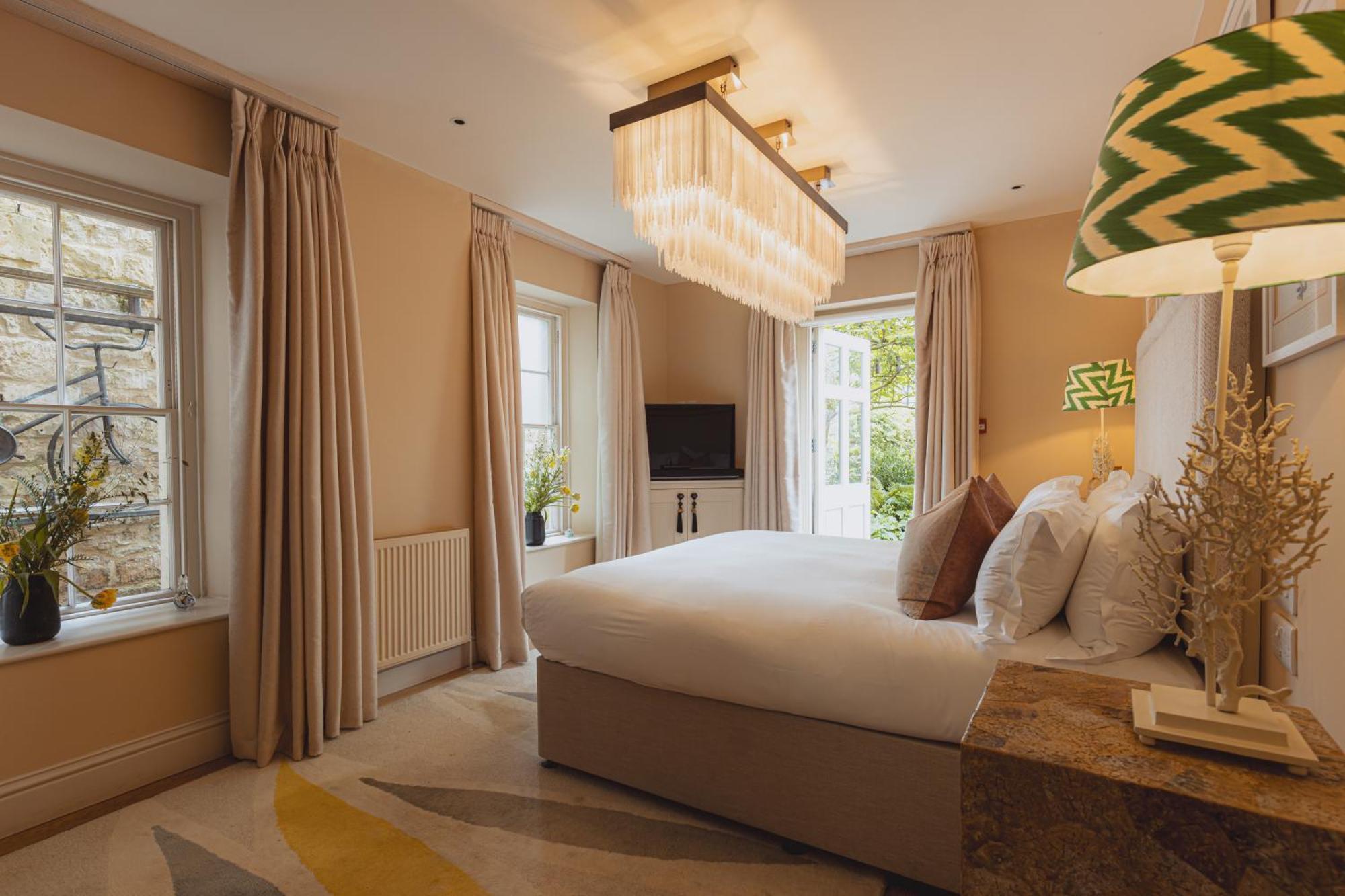 No 15 By Guesthouse, Bath Extérieur photo A bedroom at The Old Bank
